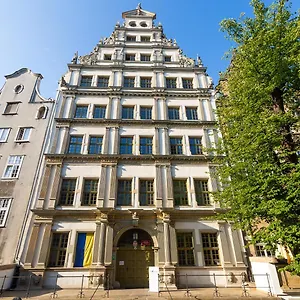 Moon Aparthotel